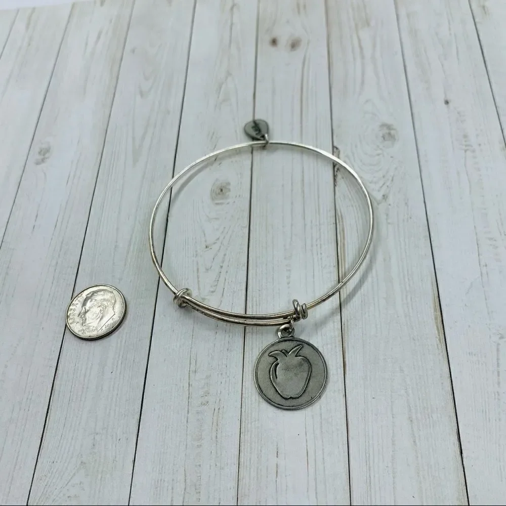 Bella Ryann Apple Bracelet‎